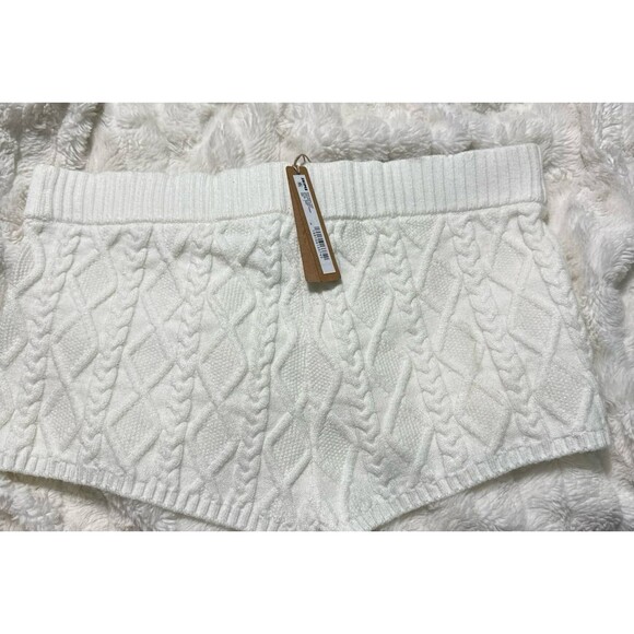 SKIMS Pants - Skims Snow Bunny Shop Cableknit Shorts